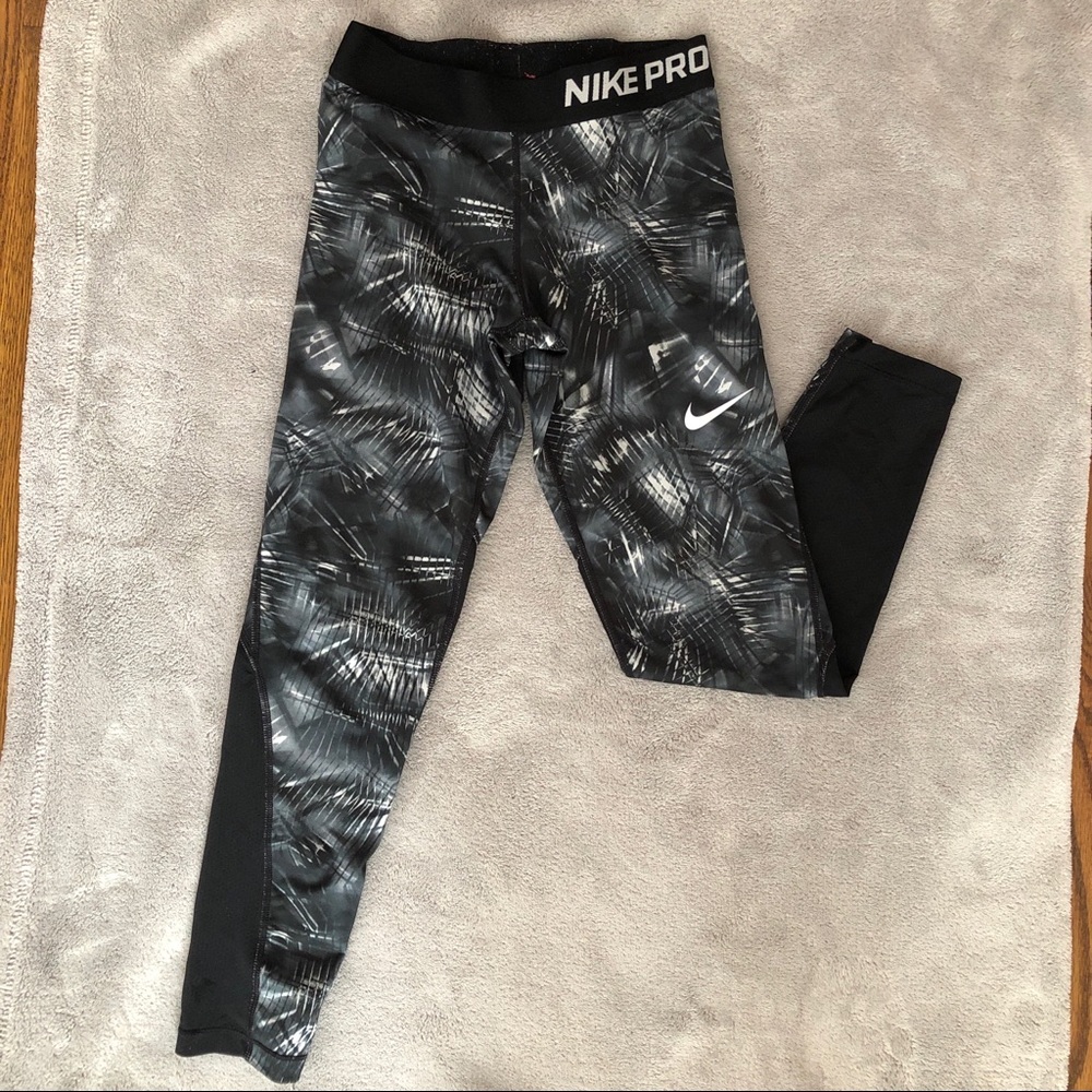 Girls nike pro leggings